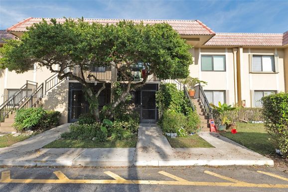 302 Lakeview Dr # 105, Weston FL 33326