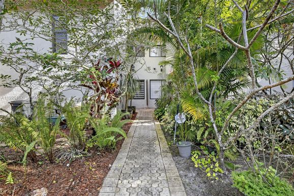 9703 N New River Canal Rd # 103, Plantation FL 33324