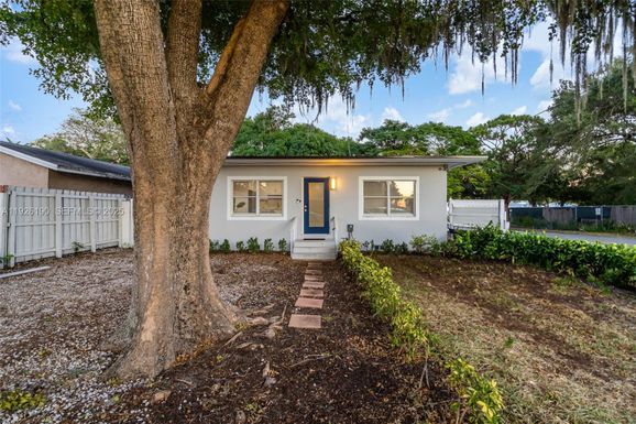 1100 NW 7th Ave, Fort Lauderdale FL 33311