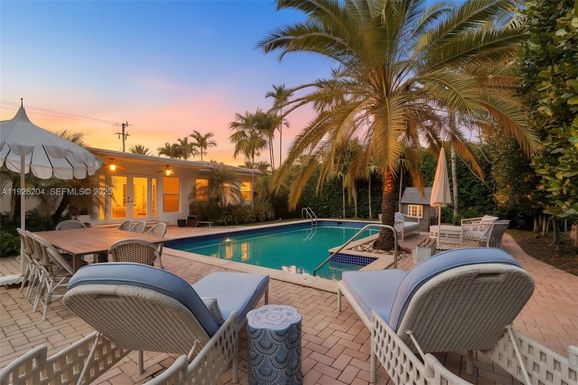 10121 E Broadview Dr, Bay Harbor Islands FL 33154