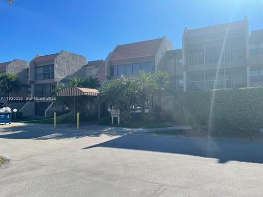 240 Lakeview Dr # 312, Weston FL 33326