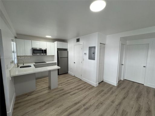 1969 NW 2nd ct # 6, Miami FL 33136