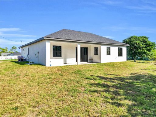 2250 10th Ter, Lehigh Acres FL 33936