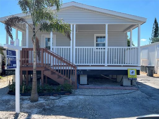 3210 Royal Palm Ct, Dania Beach FL 33312