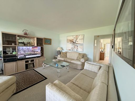 90 Easthampton D # 90, West Palm Beach FL 33417