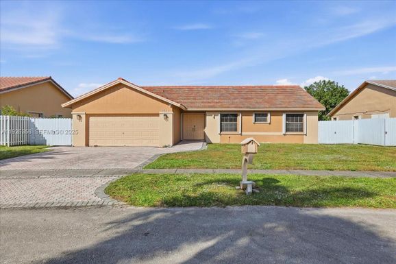 9111 S Lake Miramar Cir, Miramar FL 33025