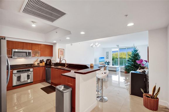 14951 Royal Oaks Ln # 401, North Miami FL 33181