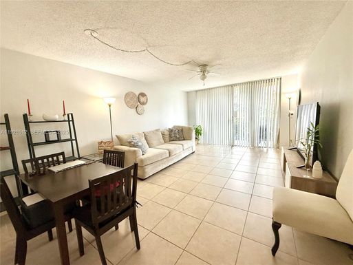 1341 SE 3rd Ave # 102, Dania Beach FL 33004