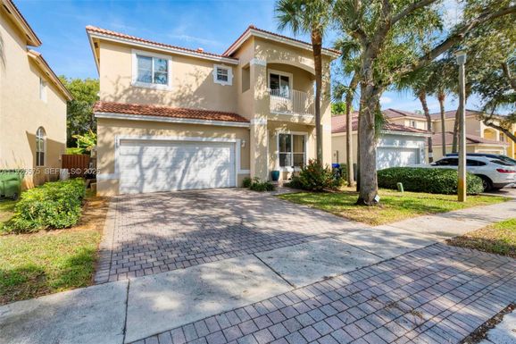 7665 NW 19th Ct, Pembroke Pines FL 33024