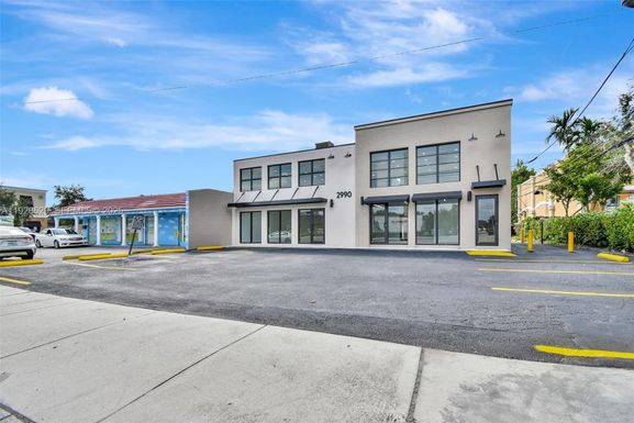 2990 Griffin Rd # 204, Dania Beach FL 33312