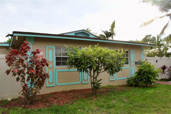 300 SW 8th St # 302, Fort Lauderdale FL 33315