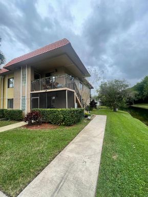 439 Lakeview Dr # 106, Weston FL 33326