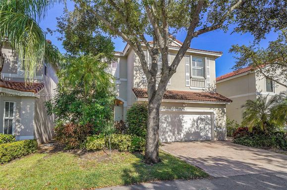 1135 Satinleaf St, Hollywood FL 33019