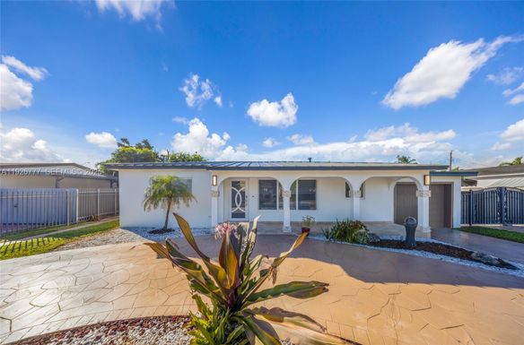 490 W 33rd Pl, Hialeah FL 33012