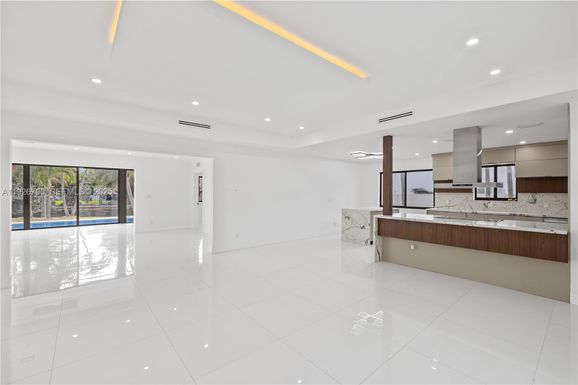 1200 Cleveland Rd, Miami Beach FL 33141