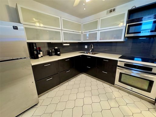 3660 NE 166th St # 812, North Miami Beach FL 33160