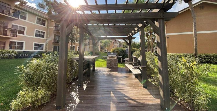 8741 Wiles Rd # 208, Coral Springs FL 33067