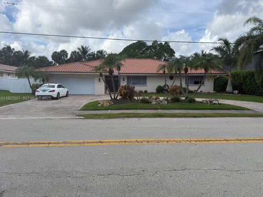 713 Diplomat Pkwy, Hallandale Beach FL 33009