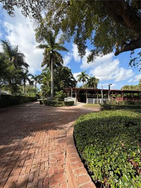 5877 SW 123rd Ave, Miami FL 33183