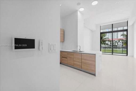 3250 NE 188th St # 103, Aventura FL 33180