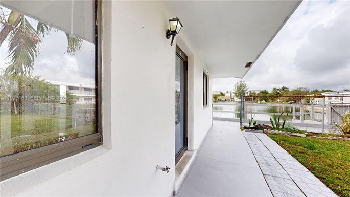 220 SW 8th Ave # 2, Hallandale Beach FL 33009