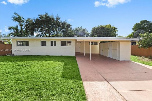 140 NW 198th St, Miami Gardens FL 33169