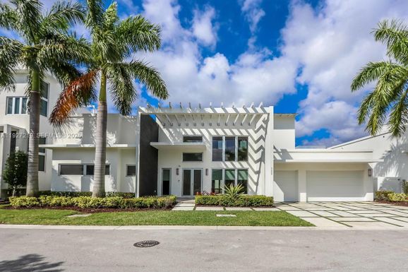 8272 NW 34th Dr, Doral FL 33122