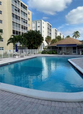 610 NE 12th Ave # 308, Hallandale Beach FL 33009