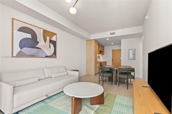 11 NE 6th St # 3213, Miami FL 33132