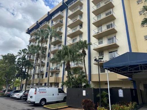 4550 NW 9th St # 416E, Miami FL 33126