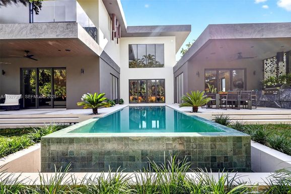 1008 NE 114th St, Biscayne Park FL 33161