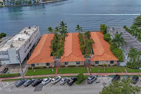 2160 Bay Dr # 8, Miami Beach FL 33141