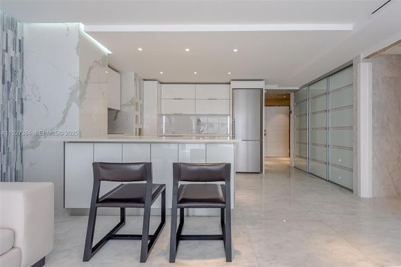 6423 Collins Ave # 304, Miami Beach FL 33141