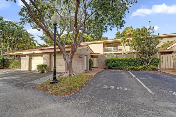 2305 Saint Andrews Rd # 129, Hollywood FL 33021