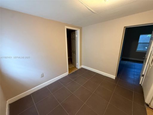 1129 NW 29th St # B, Miami FL 33127