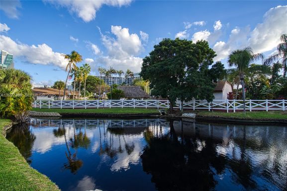 2669 S Parkview Dr, Hallandale Beach FL 33009