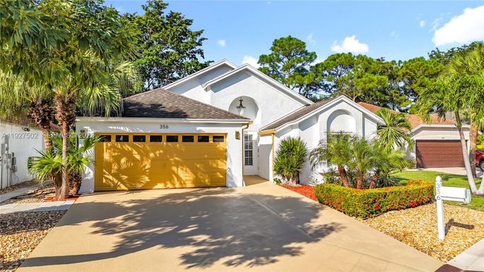 356 Hammocks Trl, Green Acres FL 33413