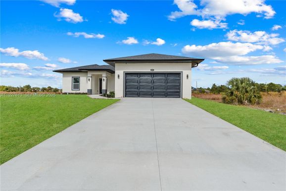 837 COLYER ST E, Lehigh Acres FL 33974