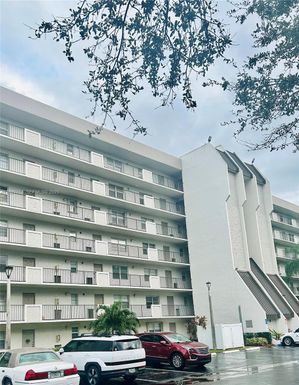 3100 W Rolling Hills Cir # 310, Davie FL 33328