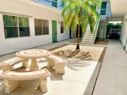 1824 Monroe St # 4, Hollywood FL 33020