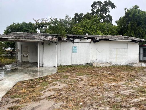 4240 NE 3rd Ave, Deerfield Beach FL 33064