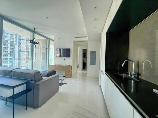 300 Biscayne Boulevard Way # 3308W, Miami FL 33131