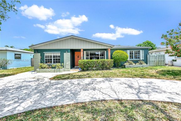 5713 Jefferson St, Hollywood FL 33023