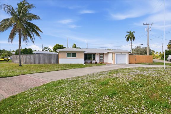 1441 NE 42nd St, Oakland Park FL 33334