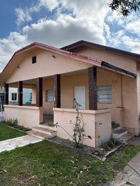 2978 NW 28th St, Miami FL 33142