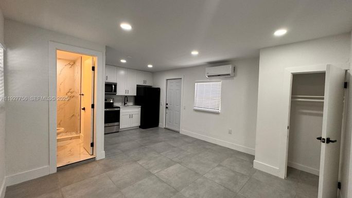 1933 Washington St # B, Hollywood FL 33020