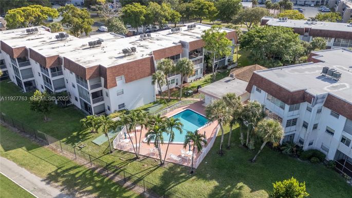8002 Lagos De Campo Blvd # 201, Tamarac FL 33321