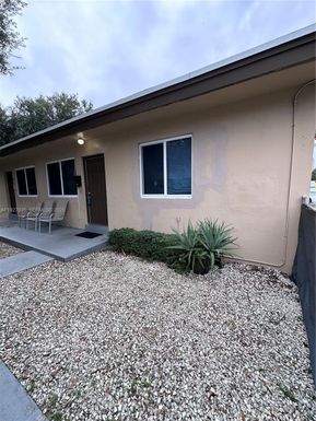 1460 NW 52nd St, Miami FL 33142