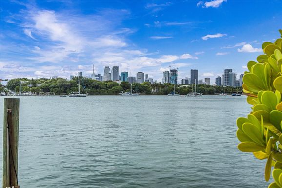 1110 Venetian Way # 1A, Miami FL 33139