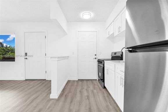 13210 Memorial Hwy # 114, North Miami FL 33161